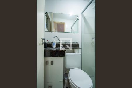 Banheiro da Suíte de apartamento para alugar com 2 quartos, 50m² em Vila Trinta E Um de Março, Campinas