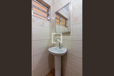 Banheiro de casa para alugar com 1 quarto, 52m² em Bussocaba, Osasco