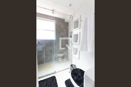 Banheiro de kitnet/studio para alugar com 1 quarto, 45m² em Setor Marista, Goiânia