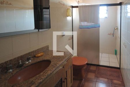 Casa à venda com 315m², 3 quartos e 7 vagasbanheiro da Suíte