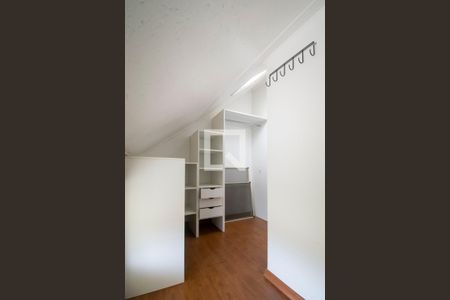 Casa de condomínio à venda com 160m², 3 quartos e 1 vaga Casa de condomínio à venda com 160m², 3 quartos e 1 vagaCloset do Sótão