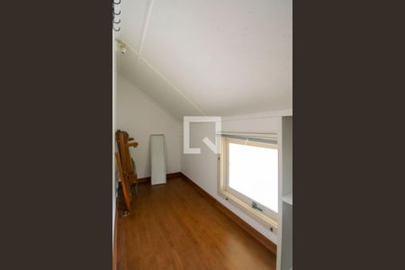 Casa de condomínio à venda com 160m², 3 quartos e 1 vaga Casa de condomínio à venda com 160m², 3 quartos e 1 vagaCloset do Sótão