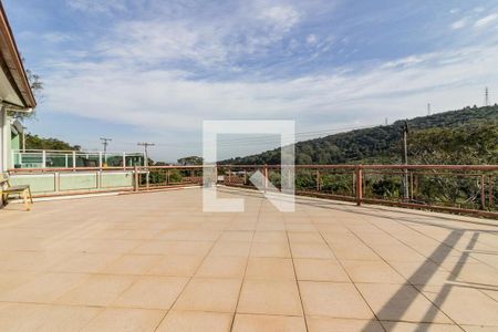 Casa à venda com 420m², 4 quartos e 4 vagas Casa à venda com 420m², 4 quartos e 4 vagasTerraço