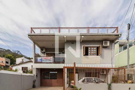 Casa à venda com 420m², 4 quartos e 4 vagas Casa à venda com 420m², 4 quartos e 4 vagasFachada