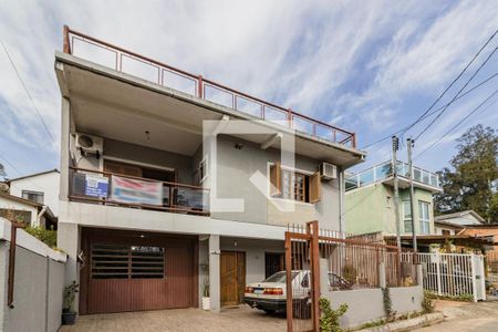 Casa à venda com 420m², 4 quartos e 4 vagas Casa à venda com 420m², 4 quartos e 4 vagasFachada