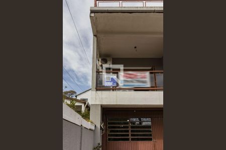 Casa à venda com 420m², 4 quartos e 4 vagas Casa à venda com 420m², 4 quartos e 4 vagasFachada