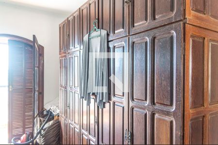 Casa à venda com 274m², 5 quartos e 6 vagasQuarto 2