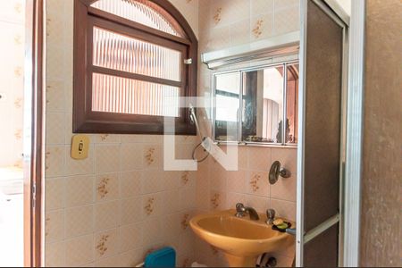 Casa à venda com 274m², 5 quartos e 6 vagasBanheiro de Serviço