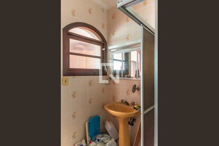 Casa à venda com 274m², 5 quartos e 6 vagasBanheiro de Serviço