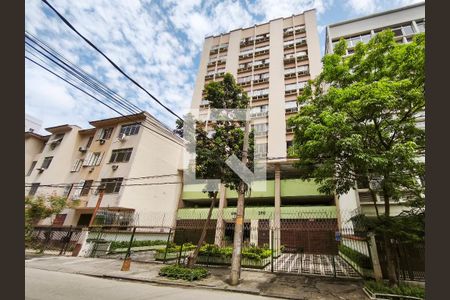 Apartamento à venda com 82m², 2 quartos e 1 vaga Apartamento à venda com 82m², 2 quartos e 1 vagaFachada e portaria