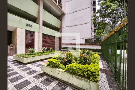 Apartamento à venda com 82m², 2 quartos e 1 vaga Apartamento à venda com 82m², 2 quartos e 1 vagaFachada e portaria