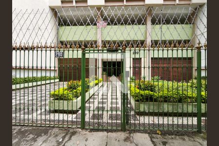 Apartamento à venda com 82m², 2 quartos e 1 vaga Apartamento à venda com 82m², 2 quartos e 1 vagaFachada e portaria