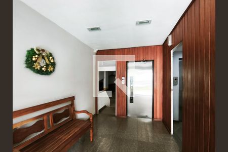 Apartamento à venda com 82m², 2 quartos e 1 vaga Apartamento à venda com 82m², 2 quartos e 1 vagaFachada e portaria