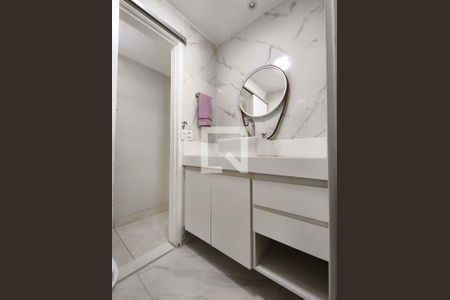 Apartamento à venda com 82m², 2 quartos e 1 vaga Apartamento à venda com 82m², 2 quartos e 1 vagaBanheiro Corredor