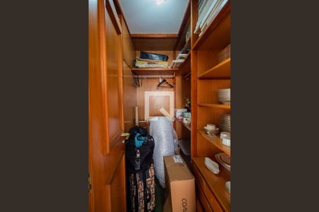 Apartamento à venda com 280m², 3 quartos e 4 vagasCloset 1