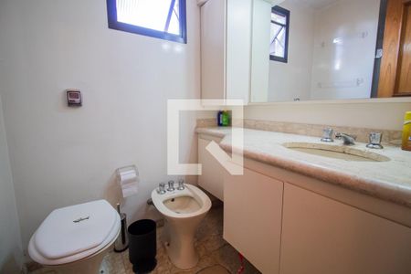 Apartamento à venda com 280m², 3 quartos e 4 vagasBanheiro da Suíte 2