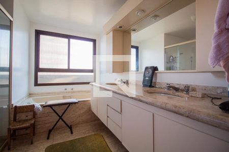 Apartamento à venda com 280m², 3 quartos e 4 vagasBanheiro da Suíte master