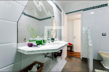 Casa para alugar com 320m², 4 quartos e 4 vagasBanheiro suíte 1