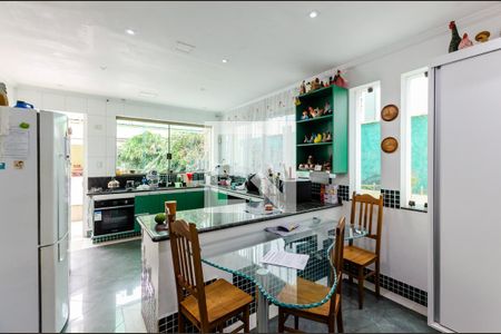 Casa para alugar com 320m², 4 quartos e 4 vagasCozinha