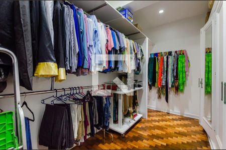 Casa para alugar com 320m², 4 quartos e 4 vagasCloset