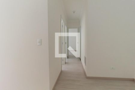 Corredor de apartamento para alugar com 3 quartos, 66m² em Capão Raso, Curitiba