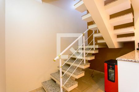 Casa à venda com 280m², 3 quartos e 6 vagasEscadas