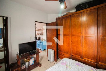 Suíte de casa à venda com 6 quartos, 300m² em Vila Campanela, São Paulo