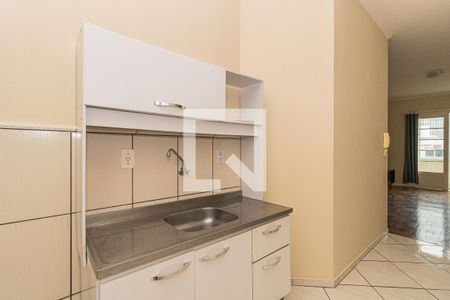 Sala/Cozinha de apartamento para alugar com 1 quarto, 60m² em Santa Cecília, Porto Alegre