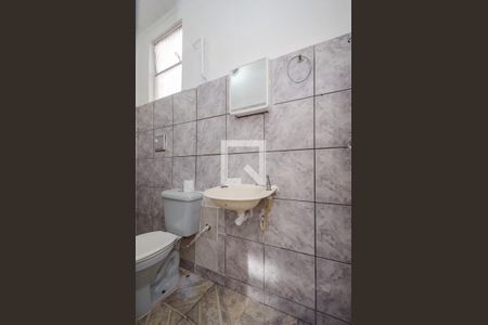 Banheiro de casa para alugar com 1 quarto, 80m² em Vila Ermelinda, Belo Horizonte