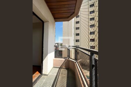 Apartamento à venda com 75m², 3 quartos e 2 vagasVaranda Quarto 1