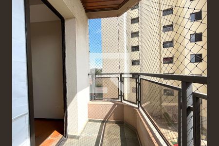 Apartamento à venda com 75m², 3 quartos e 2 vagasVaranda Quarto 1