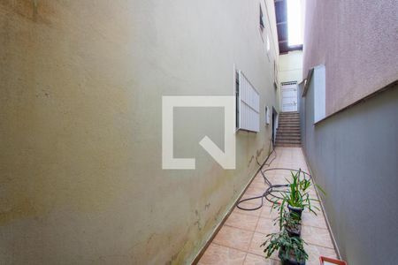 Casa à venda com 191m², 2 quartos e 2 vagasCorredor - Externo