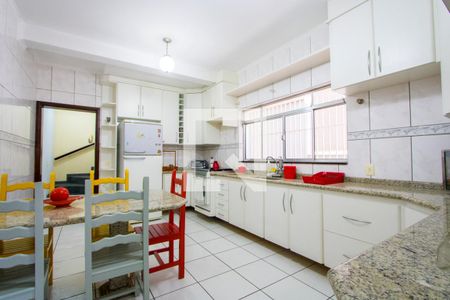 Casa à venda com 191m², 2 quartos e 2 vagasCozinha