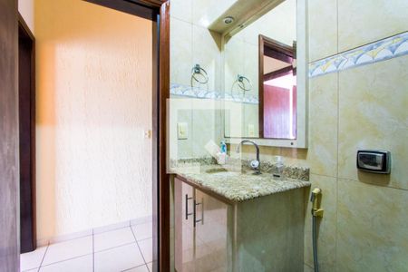 Casa à venda com 191m², 2 quartos e 2 vagasBanheiro