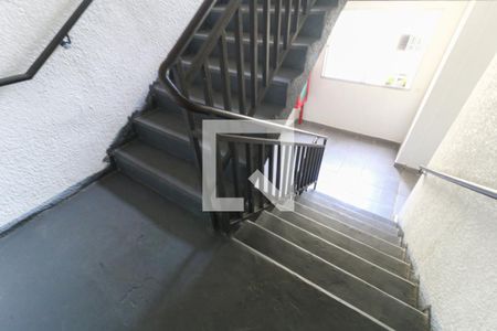 Apartamento para alugar com 44m², 2 quartos e sem vaga Apartamento para alugar com 44m², 2 quartos e sem vagaEscada