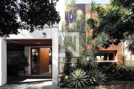 Casa à venda com 900m², 4 quartos e 5 vagasFachada