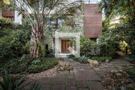 Casa à venda com 900m², 4 quartos e 5 vagasFachada