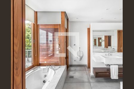 Casa à venda com 900m², 4 quartos e 5 vagasBanheiro