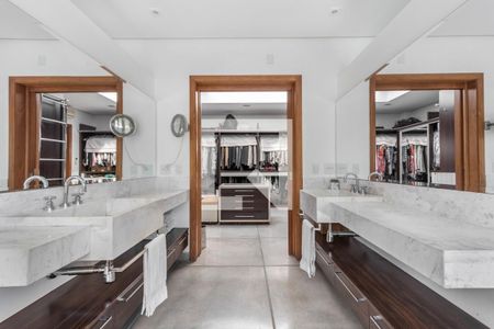 Casa à venda com 900m², 4 quartos e 5 vagasBanheiro