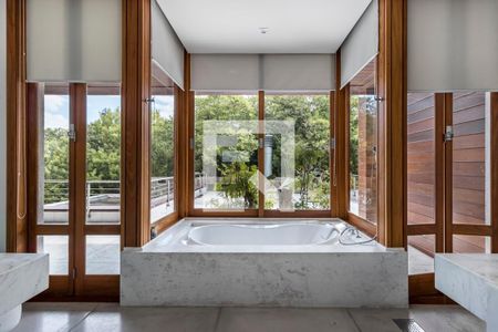 Casa à venda com 900m², 4 quartos e 5 vagasBanheiro