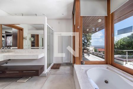 Casa à venda com 900m², 4 quartos e 5 vagasBanheiro