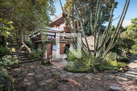 Casa à venda com 900m², 4 quartos e 5 vagasFachada