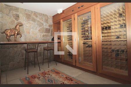 Adega de casa à venda com 4 quartos, 900m² em Vila Assunção, Porto Alegre