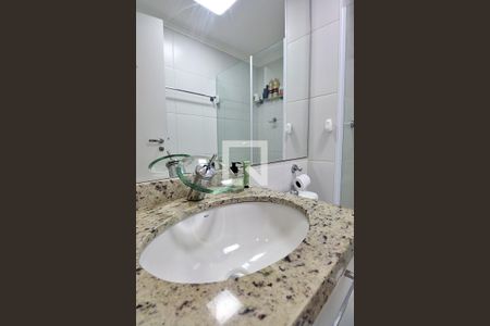 Apartamento à venda com 66m², 2 quartos e 2 vagasBanheiro Social
