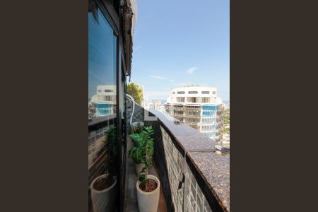 Apartamento para alugar com 72m², 2 quartos e 1 vaga Varanda