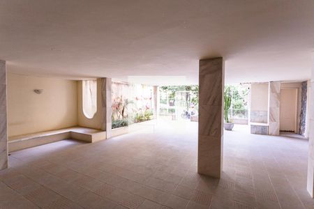 Apartamento à venda com 171m², 4 quartos e 2 vagas Apartamento à venda com 171m², 4 quartos e 2 vagasHall de Entrada