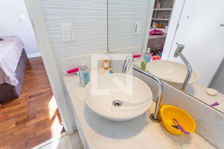 Apartamento à venda com 171m², 4 quartos e 2 vagas Apartamento à venda com 171m², 4 quartos e 2 vagasPia do Banheiro da Suíte