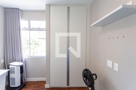 Apartamento à venda com 171m², 4 quartos e 2 vagas Apartamento à venda com 171m², 4 quartos e 2 vagasArmário do Quarto 2
