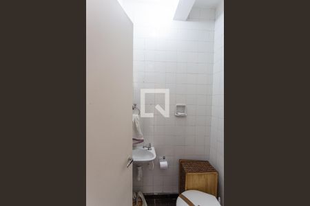 Apartamento à venda com 171m², 4 quartos e 2 vagas Apartamento à venda com 171m², 4 quartos e 2 vagasBanheiro de Serviço