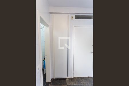 Apartamento à venda com 171m², 4 quartos e 2 vagas Apartamento à venda com 171m², 4 quartos e 2 vagasArmário da Área de Serviço